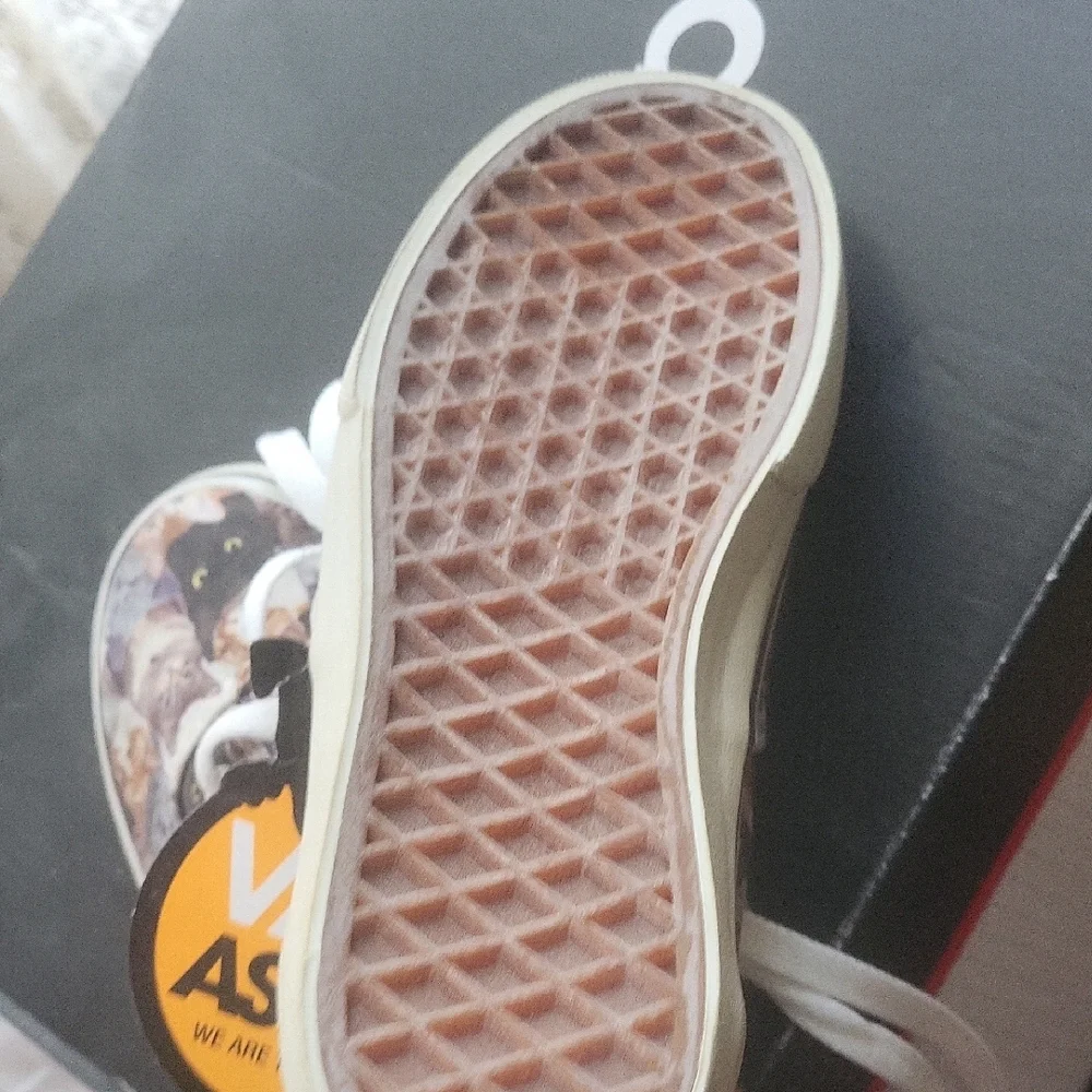 Vans Kids Sneakers with Cat Print - Picture 5 of 5